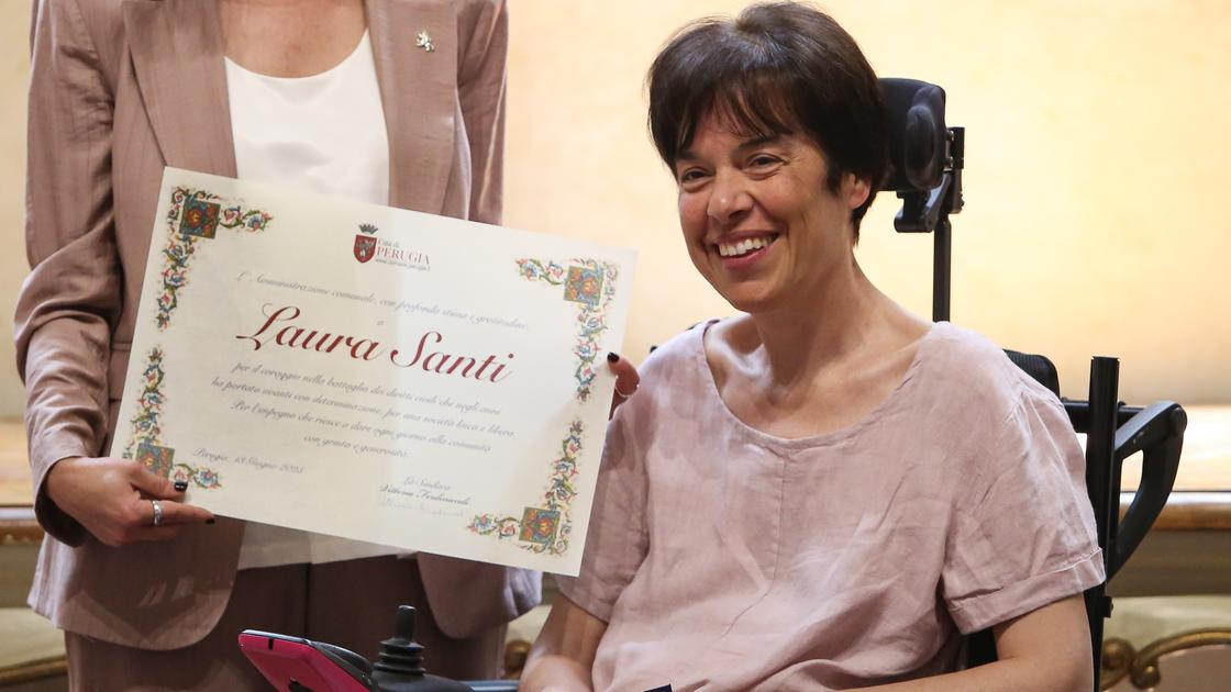 Laura Santi e l’ultimo videomessaggio ai parlamentari sul fine vita. “Siate umani” Laura Santi e l’ultimo videomessaggio ai parlamentari sul fine vita. “Siate umani”