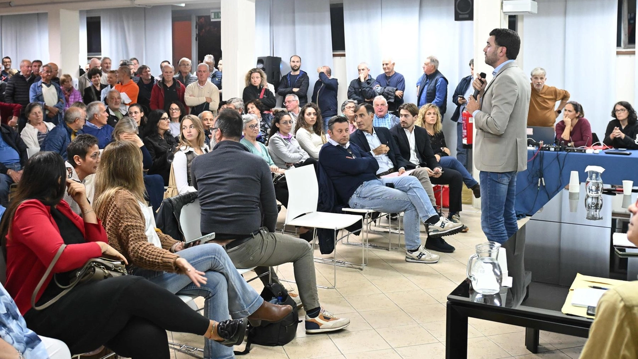 Un momento dell’incontro sull’impianto di Salanetti (Foto Alcide) Un momento dell’incontro sull’impianto di Salanetti (Foto Alcide)
