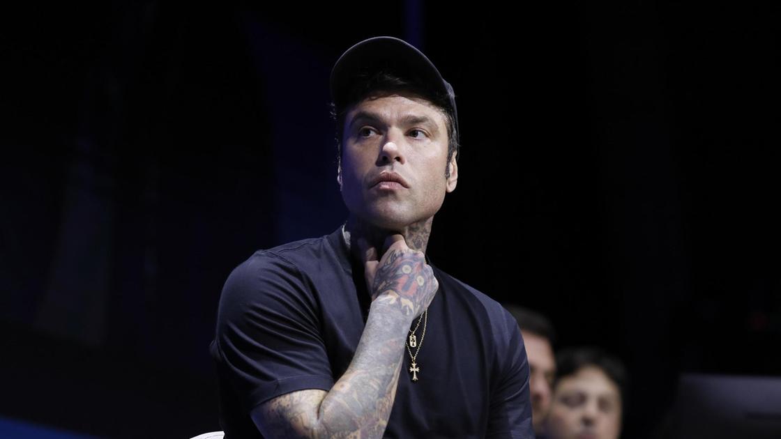 Fedez, furto nella villa a Forte dei Marmi: sparito l’orologio d’oro da 200mila euro Fedez, furto nella villa a Forte dei Marmi: sparito l’orologio d’oro da 200mila euro