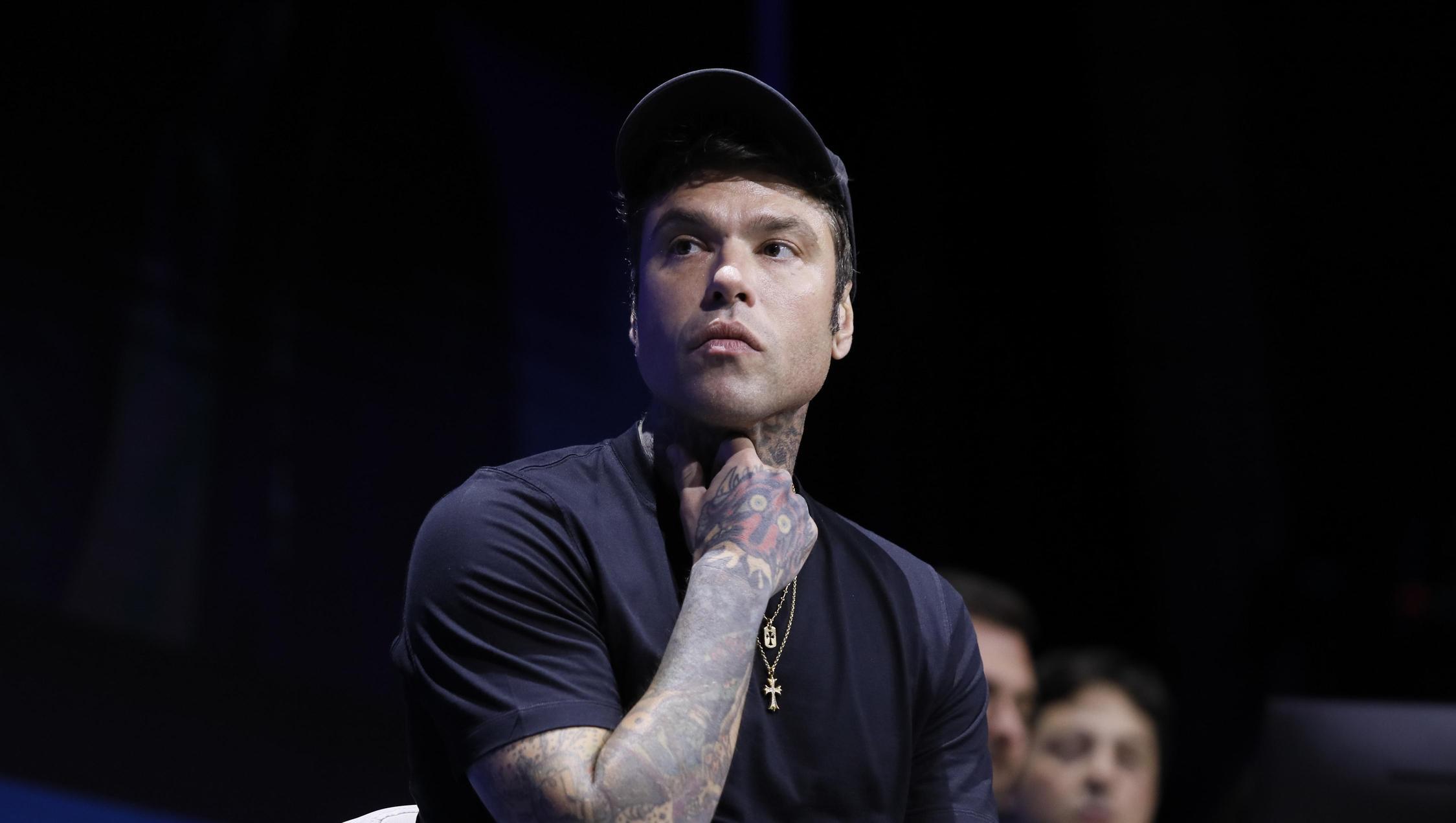 Fedez, furto nella villa a Forte dei Marmi: sparito l’orologio d’oro da 200mila euro