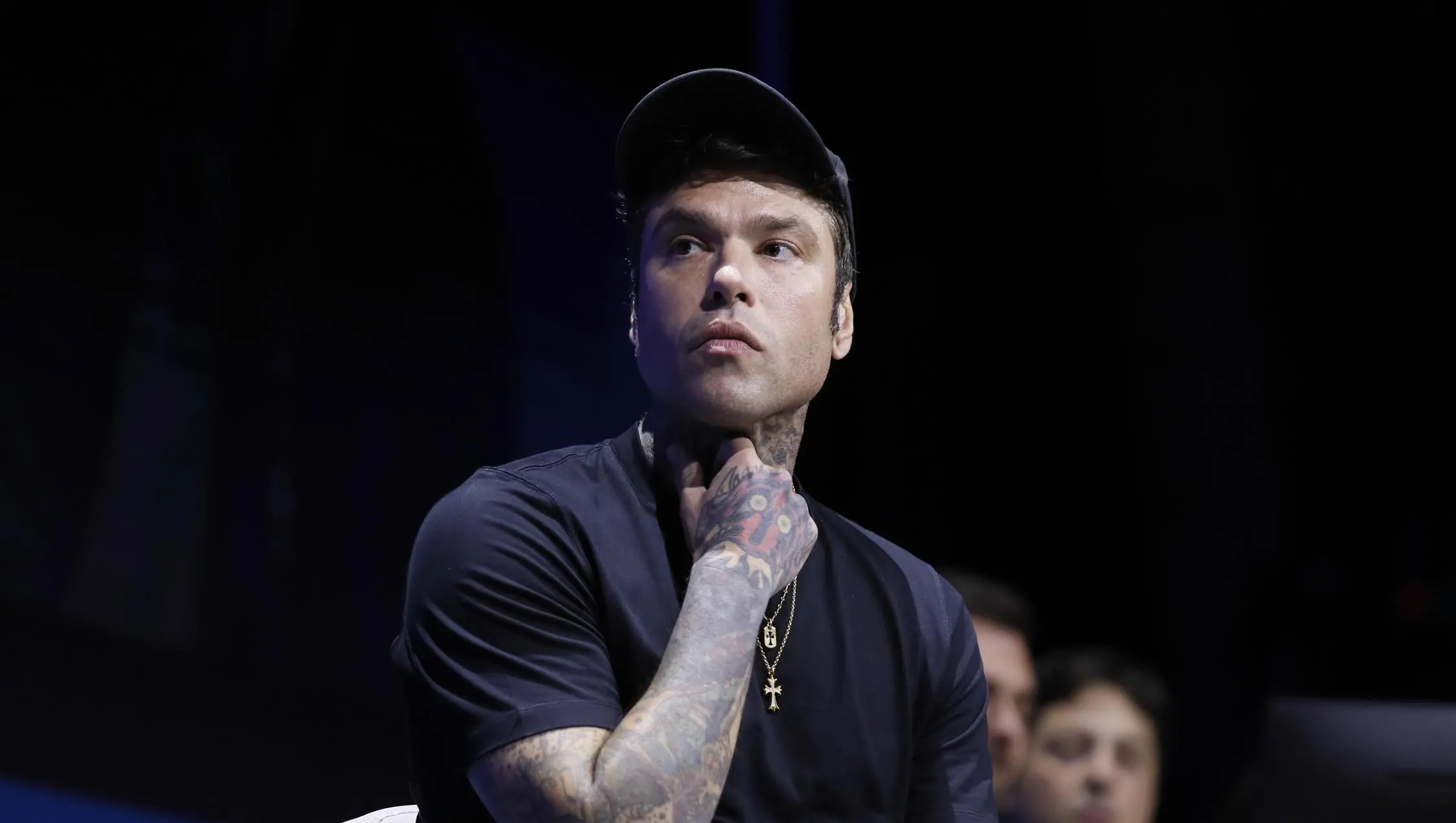 Fedez, furto nella villa a Forte dei Marmi: sparito l’orologio d’oro da 200mila euro