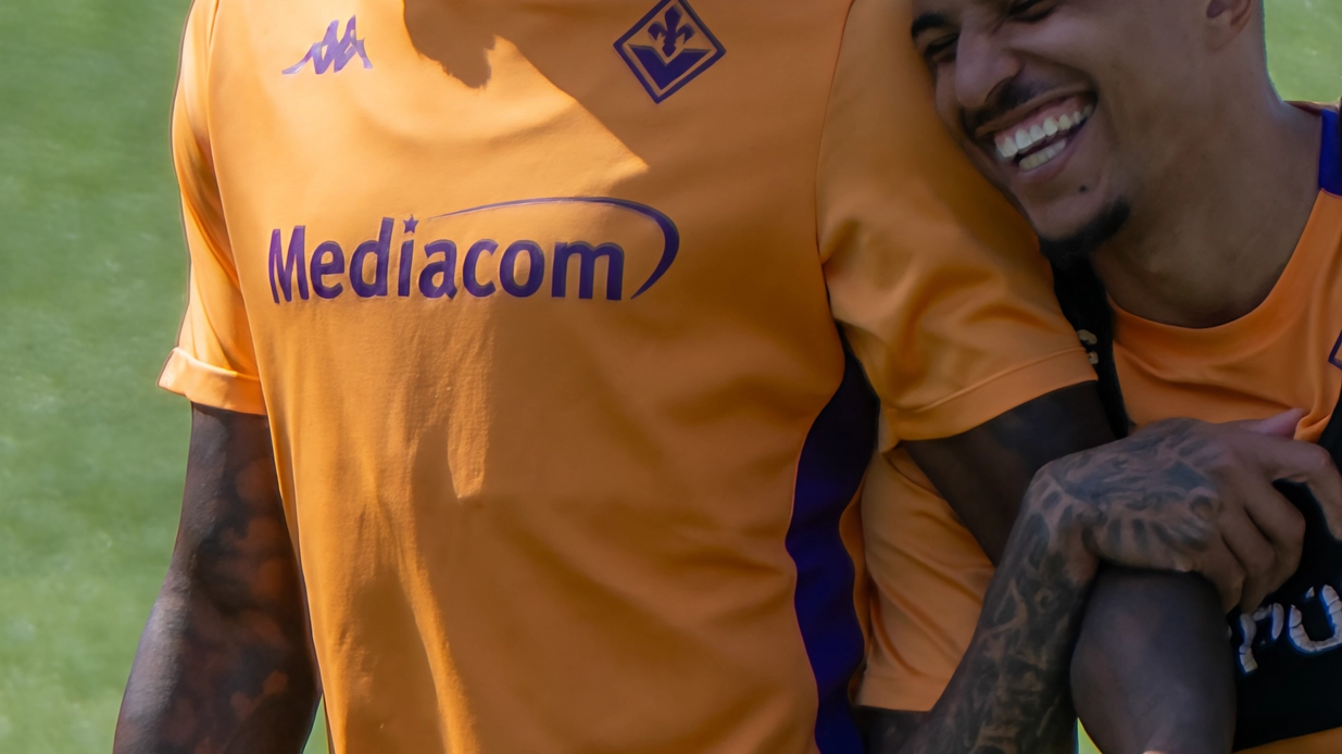 La Fiorentina rinnova De Gea e affronta sfide con Pradè nel mirino dei tifosi. Nuovo allenatore e trattative in corso. La Fiorentina rinnova De Gea e affronta sfide con Pradè nel mirino dei tifosi. Nuovo allenatore e trattative in corso.
