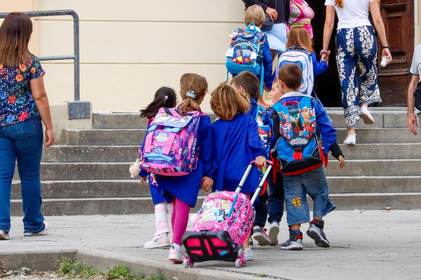 Tolto il servizio pre e post scuola. Scoppia la polemica in consiglio