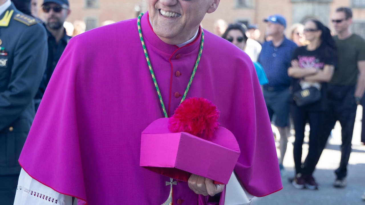 Il saluto di Conti: "Si inaugura un nuovo percorso nella vita ecclesiastica". Il prefetto Maria Luisa D’Alessandro: "Il figlio spirituale di questa comunità". Il saluto di Conti: "Si inaugura un nuovo percorso nella vita ecclesiastica". Il prefetto Maria Luisa D’Alessandro: "Il figlio spirituale di questa comunità".