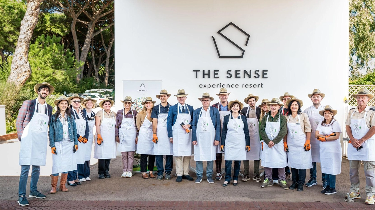 I ventisei dipendenti del «The Sense» a cui sono state dedicate altrettante piante I ventisei dipendenti del «The Sense» a cui sono state dedicate altrettante piante