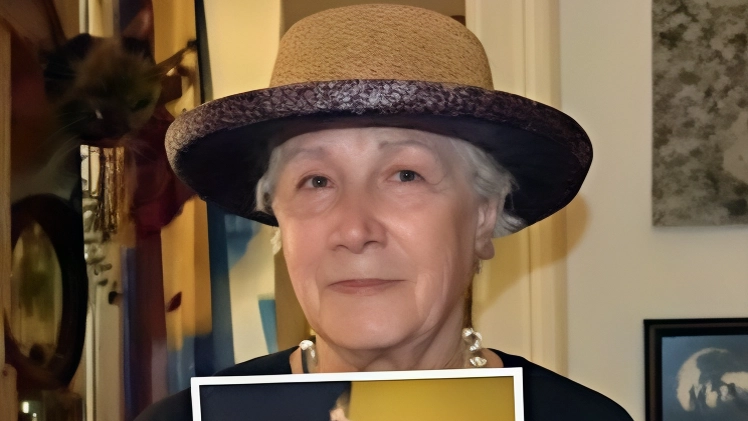 La mostra "Rosa Foschi: carte, libri e film" alla galleria Il Ponte presenta opere uniche della poliedrica artista, da cortometraggi in disegno animato a libri d'artista e acquerelli, mostrando la sua versatilità e maestria artistica. La mostra "Rosa Foschi: carte, libri e film" alla galleria Il Ponte presenta opere uniche della poliedrica artista, da cortometraggi in disegno animato a libri d'artista e acquerelli, mostrando la sua versatilità e maestria artistica.
