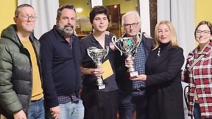 Alessio Acerbi vince il trofeo 'Alessandro Simonini' di boccette a Follo, battendo Andrea Sposito. La giovane generazione trionfa nella finale biliardistica provinciale.