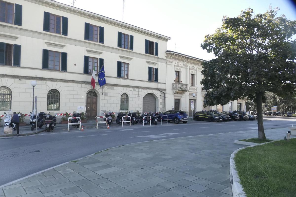 Viareggio, rissa in pieno centro: accoltellato un minorenne Viareggio, rissa in pieno centro: accoltellato un minorenne