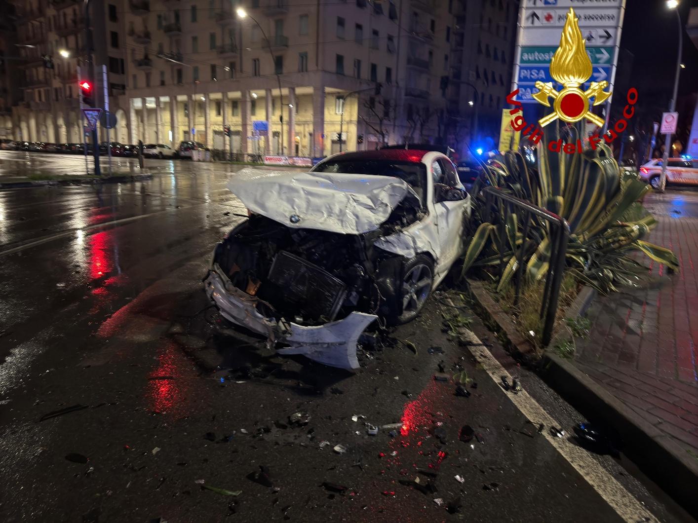 ‘È passato col rosso a 120 all’ora’. Schianto mortale in viale Italia ‘È passato col rosso a 120 all’ora’. Schianto mortale in viale Italia
