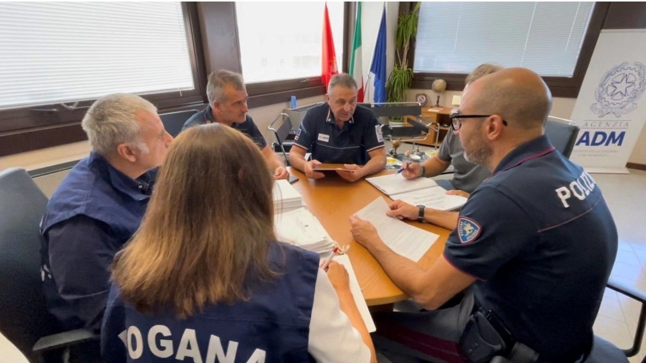 Indagini Dogana-Polizia Indagini Dogana-Polizia