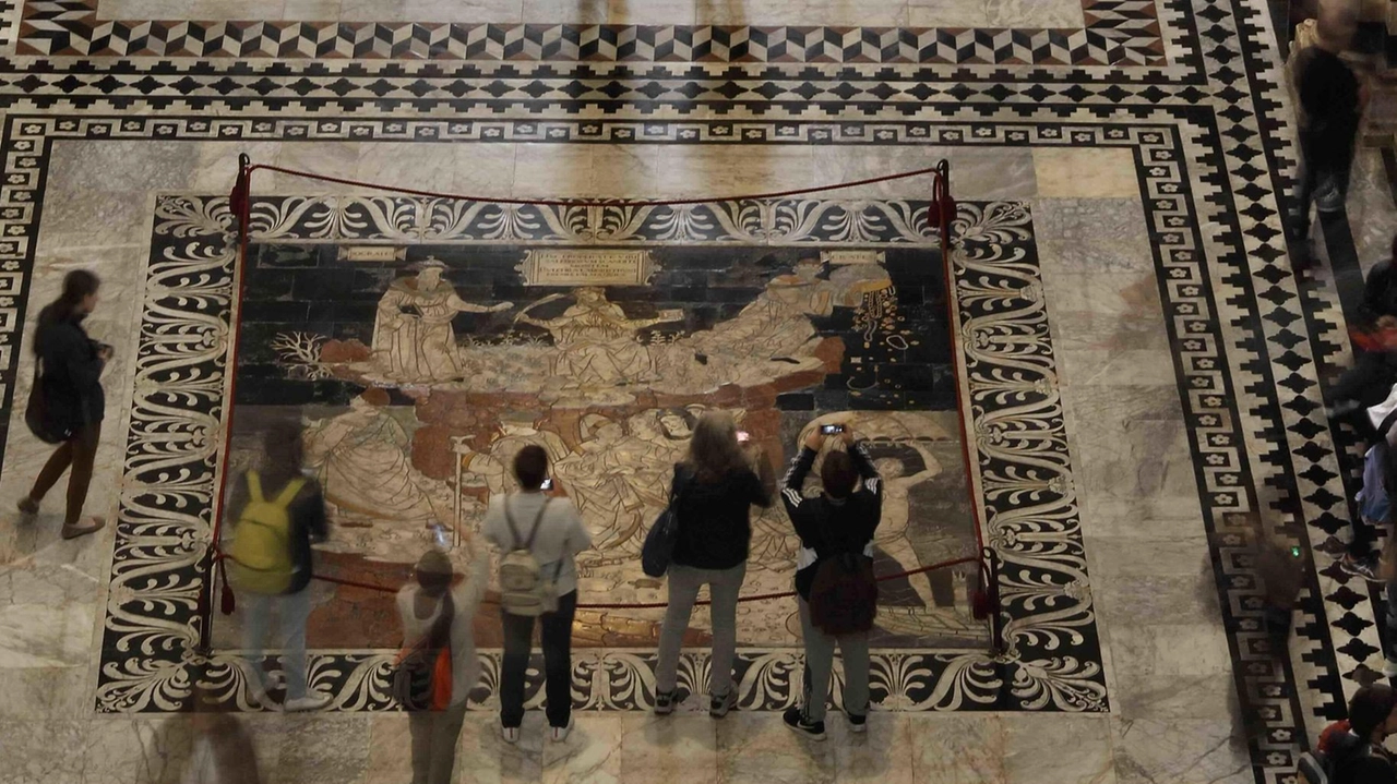 Il Duomo riscoperto. Il pavimento mostra le sue meraviglie
