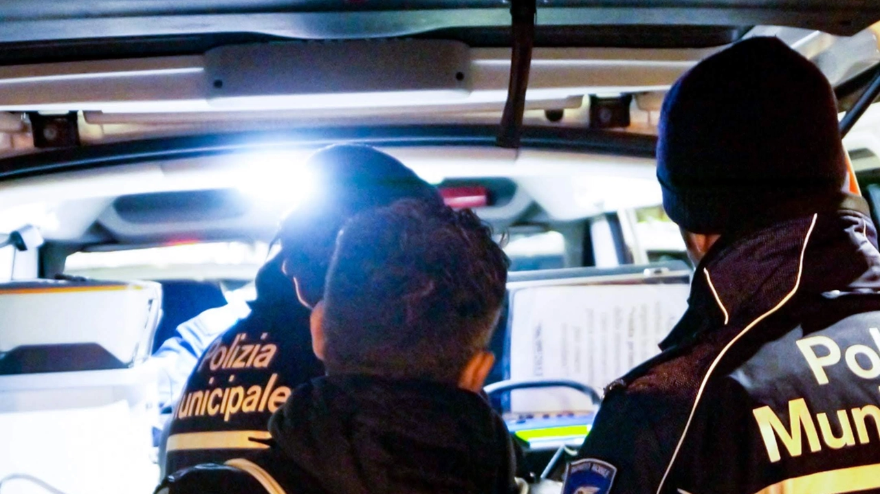 I controlli con l’alcoltest eseguiti dalle pattuglie della polizia locale: in 7 sono risultati positivi, incappando in pesanti sanzioni (foto d’archivio) I controlli con l’alcoltest eseguiti dalle pattuglie della polizia locale: in 7 sono risultati positivi, incappando in pesanti sanzioni (foto d’archivio)