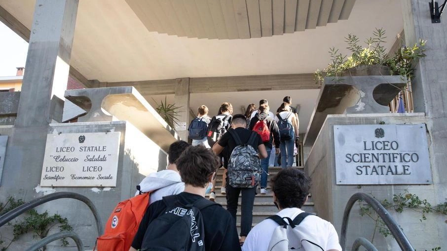 Con quasi mille iscritti la sede centrale non ha spazi sufficienti alle esigenze. La preside Scatizzi: "Serve una soluzione definitiva per i nostri studenti". Con quasi mille iscritti la sede centrale non ha spazi sufficienti alle esigenze. La preside Scatizzi: "Serve una soluzione definitiva per i nostri studenti".