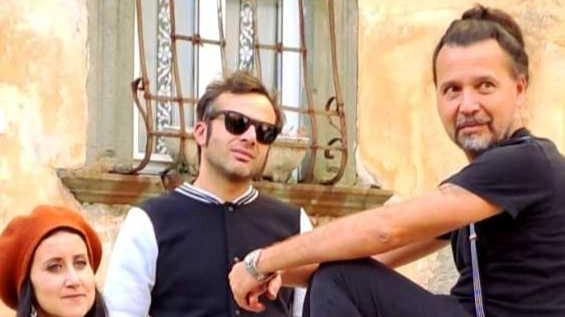 Venerdì alle 21 il circolo ‘Fuori Luogo’ di via Carriona ospita il concerto dei ‘Premi Oskar’, il trio formato da... Venerdì alle 21 il circolo ‘Fuori Luogo’ di via Carriona ospita il concerto dei ‘Premi Oskar’, il trio formato da...