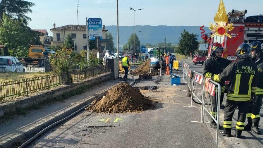 fuga di gas strada chiusa e traffico deviato a poppi 