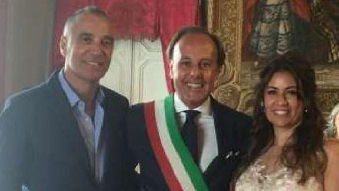 Parla la moglie dell’ex difensore: “Stiamo soffrendo, no al gossip”