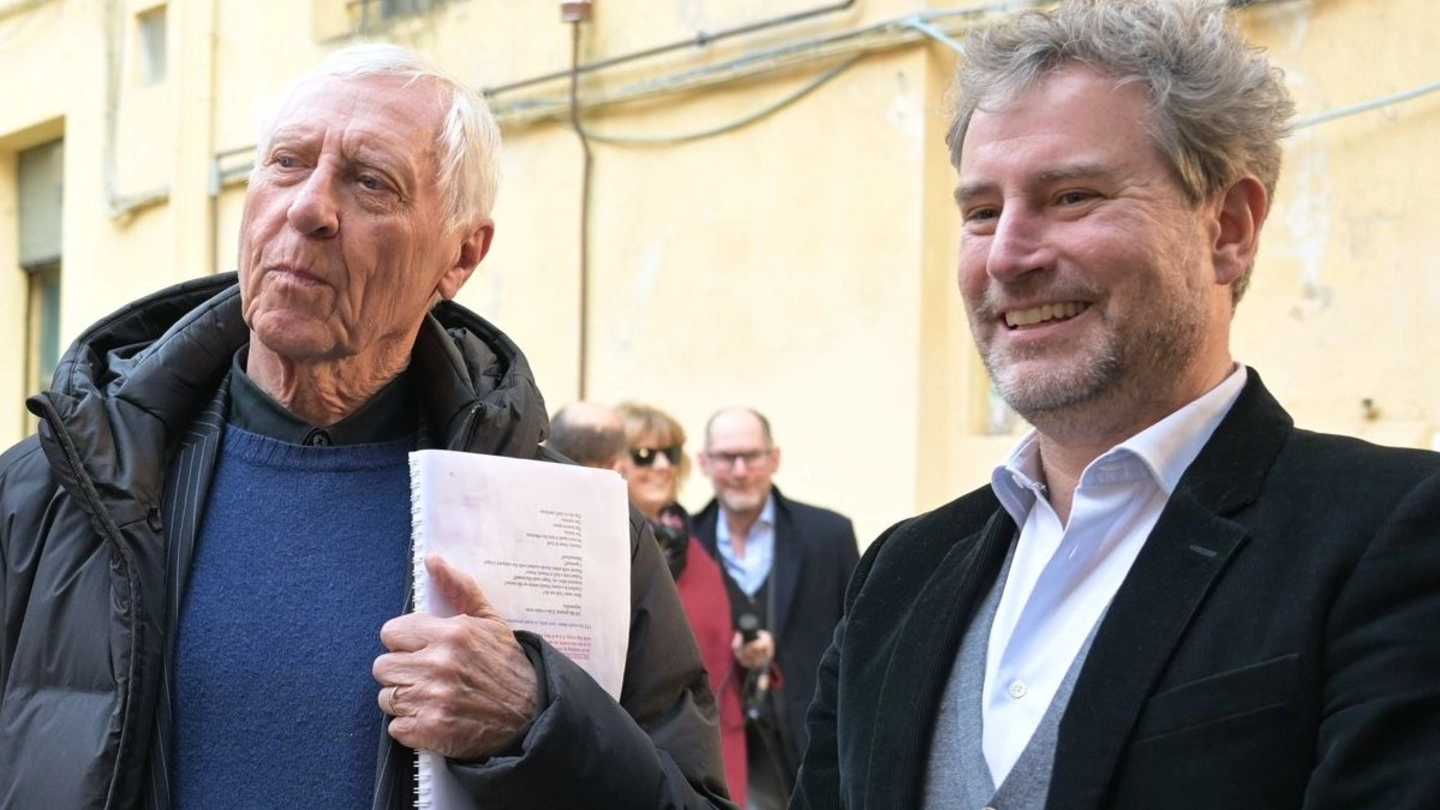 Il regista Peter Greenaway con il sindaco Mario Pardini (Foto Alcide)