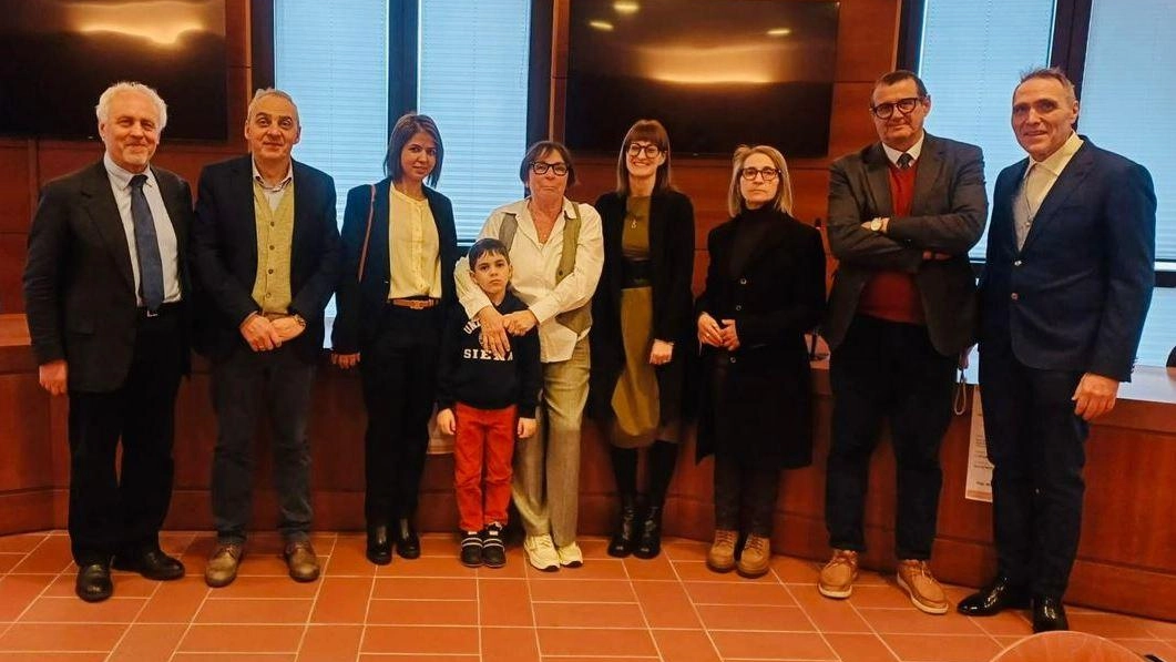 Barbara Rovetti (nella foto, quarta da destra) è stata funzionaria del Comune di Sarzana ed è ora dirigente del settore cultura del Comune di Comacchio Barbara Rovetti (nella foto, quarta da destra) è stata funzionaria del Comune di Sarzana ed è ora dirigente del settore cultura del Comune di Comacchio