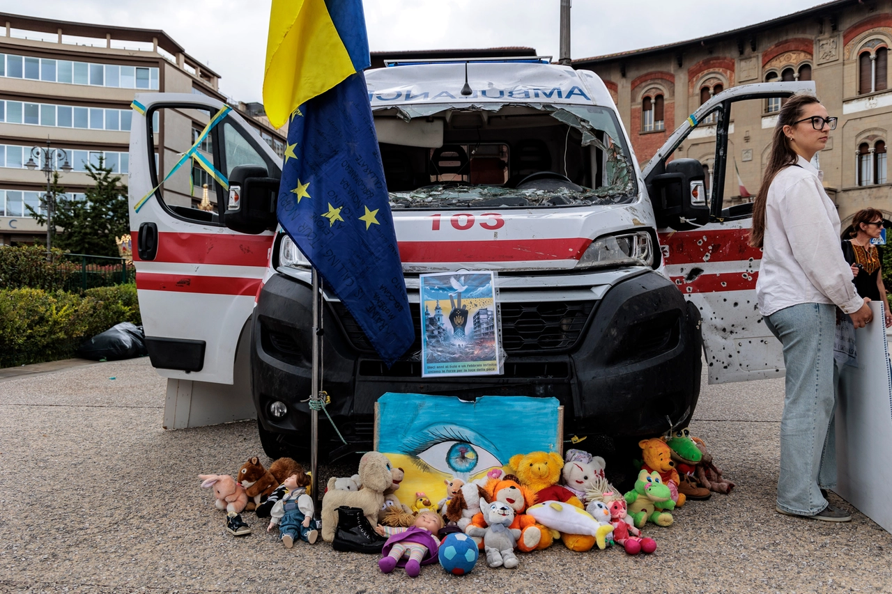A Pisa l'ambulanza mitragliata nella regione ucraina di Kharkiv (foto di: Del Punta/Valtriani)