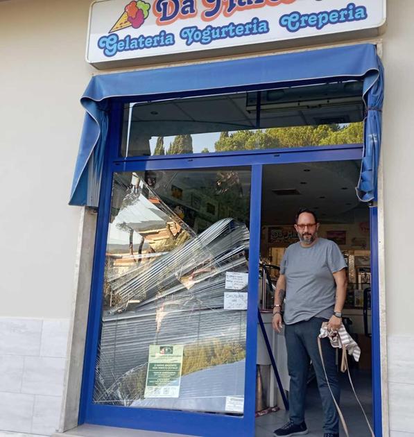 Ladro in azione a Maliseti. Spaccata nella notte alla gelateria "Da Marco"