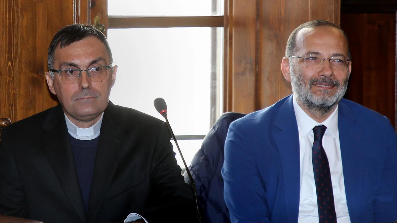 L’arcivescovo Gherardo Gambelli, l’Imam Izzedin Elzir (insieme nella foto) e il rabbino Gadi Piperno parteciperanno mercoledì (ore 10-16)... L’arcivescovo Gherardo Gambelli, l’Imam Izzedin Elzir (insieme nella foto) e il rabbino Gadi Piperno parteciperanno mercoledì (ore 10-16)...