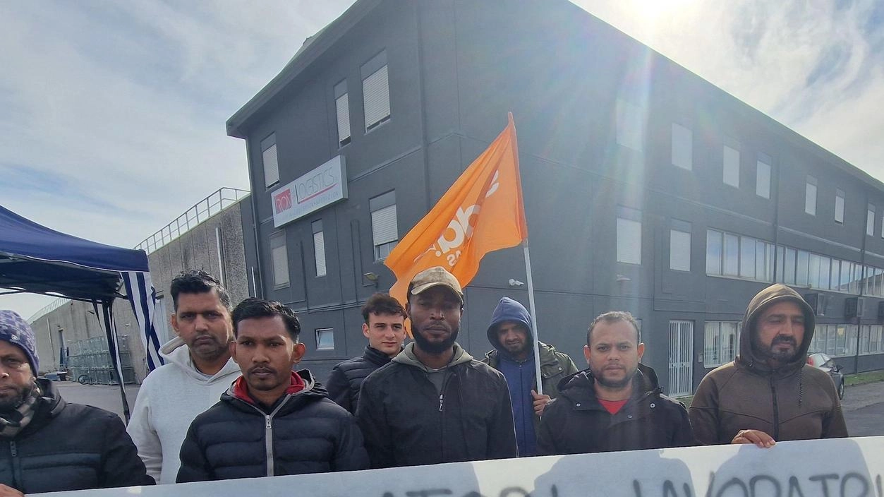 Il sindacato: "Noi continuiamo la nostra lotta ma le istituzioni non si vedono" Il sindacato: "Noi continuiamo la nostra lotta ma le istituzioni non si vedono"