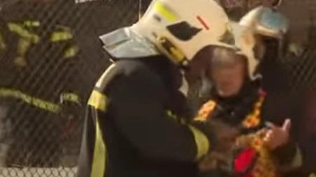 La ditta a gestione cinese andata a fuoco venerdì all’alba a Madrid si chiama "Anda Transportes" (nella foto, i pompieri... La ditta a gestione cinese andata a fuoco venerdì all’alba a Madrid si chiama "Anda Transportes" (nella foto, i pompieri...