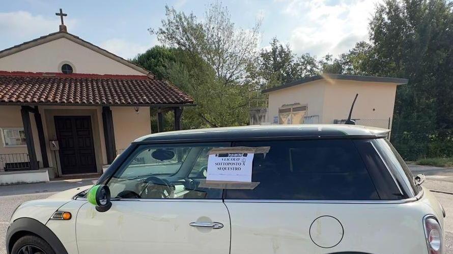https://www.lanazione.it/image-service/view/acePublic/alias/contentid/YTJkM2ZlMDYtMmZkNi00/0/lambiente-sotto-assedio-fra-abbandono-di-rifiuti-e-automobili-dimenticate.jpeg?f=16:9&w=1200&h=630