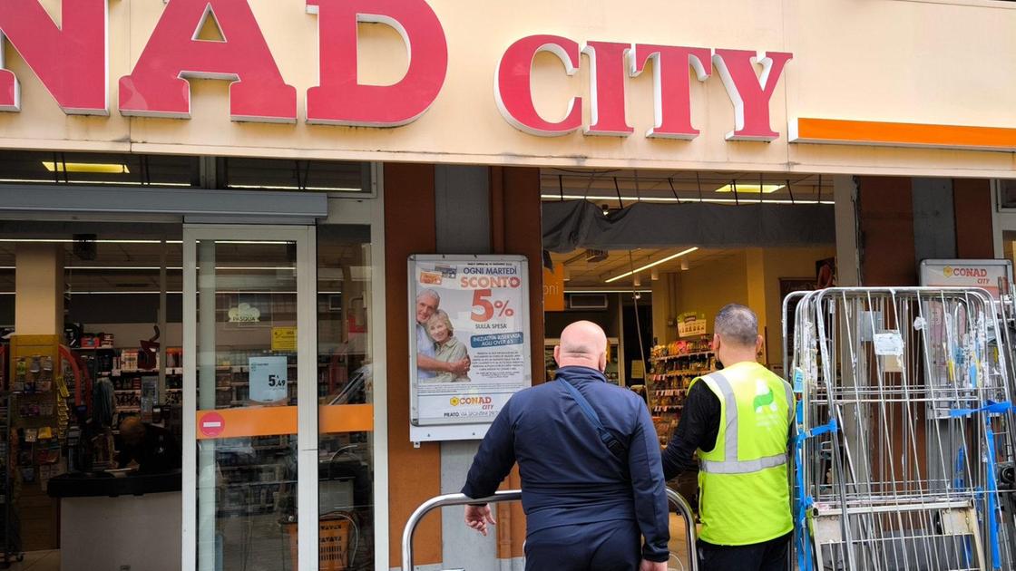 Auto come ariete contro il Conad: "Danni per migliaia di euro" Auto come ariete contro il Conad: "Danni per migliaia di euro"
