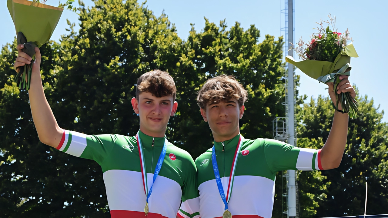 A destra, Taboga sul podio tricolore in pista