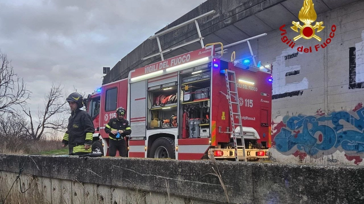 Incidente mortale in Fi-Pi-Li in direzione Stagno. I vigili del fuoco hanno estratto dall'auto il corpo senza vita del 39enne Incidente mortale in Fi-Pi-Li in direzione Stagno. I vigili del fuoco hanno estratto dall'auto il corpo senza vita del 39enne