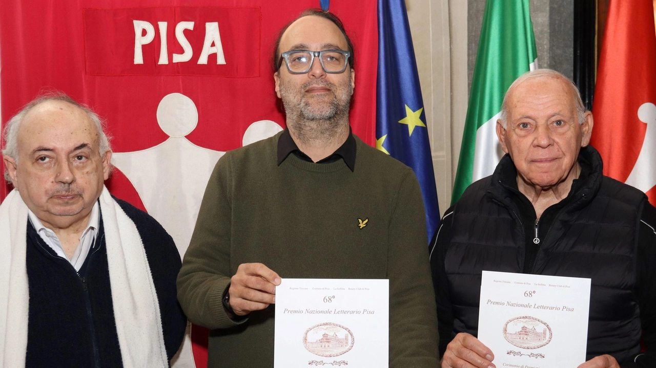 Il presidente del premio Giancarlo Ceccarini con l’assessore Filippo Bedini durante la presentazione in Comune Il presidente del premio Giancarlo Ceccarini con l’assessore Filippo Bedini durante la presentazione in Comune