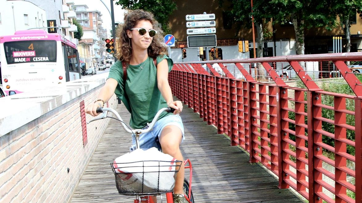 Un ponte ciclabile e pedonale; l’obiettivo è creare un collegamento pedonale e ciclabile da Limite a Tinaia e viceversa (foto d’archivio) Un ponte ciclabile e pedonale; l’obiettivo è creare un collegamento pedonale e ciclabile da Limite a Tinaia e viceversa (foto d’archivio)
