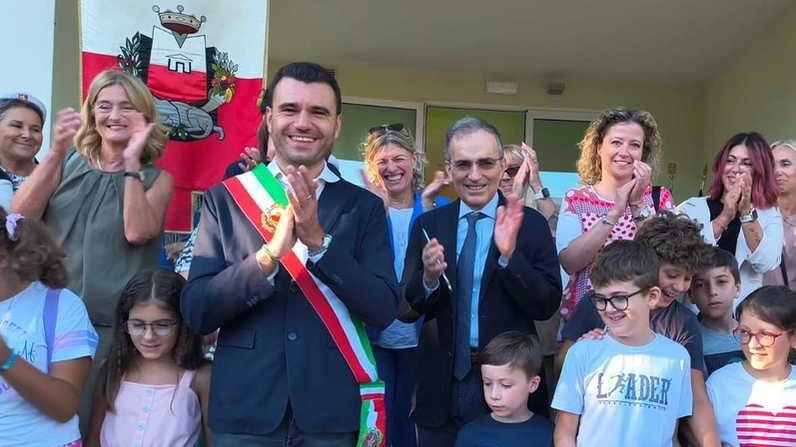 Il taglio del nastro di ieri pomeriggio Il taglio del nastro di ieri pomeriggio
