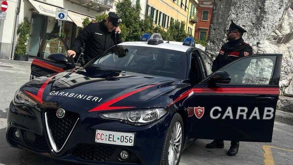 I militari del nucleo operativo radiomobile della compagnia di Sarzana impegnati nel controllo del centro storico foto di archivio I militari del nucleo operativo radiomobile della compagnia di Sarzana impegnati nel controllo del centro storico foto di archivio
