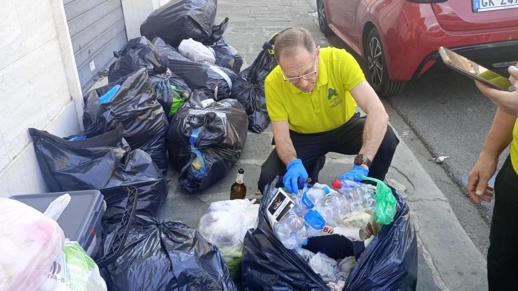 Un ispettore di Alia al lavoro Un ispettore di Alia al lavoro