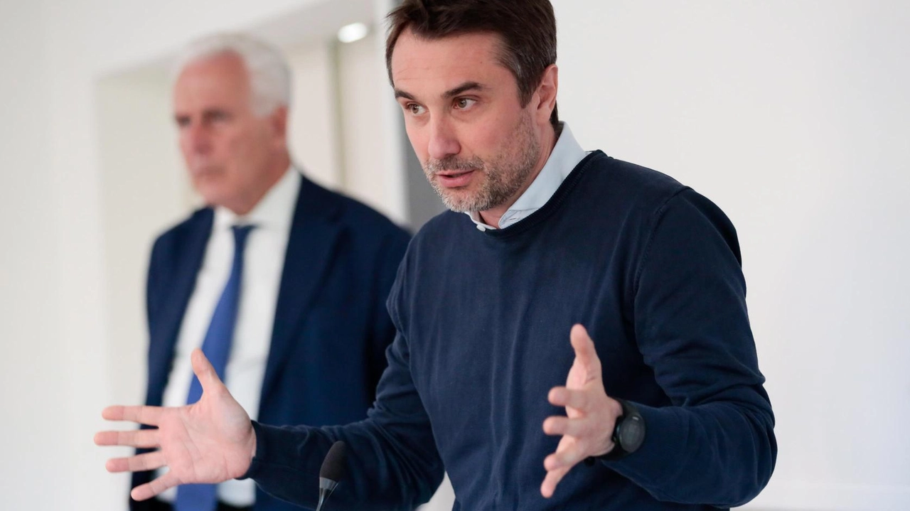Il sindaco di Sesto durante i giorni più difficili del suo mandato "Proviamo a riaprire il sottopasso. Il mio grazie ai nostri volontari". Il sindaco di Sesto durante i giorni più difficili del suo mandato "Proviamo a riaprire il sottopasso. Il mio grazie ai nostri volontari".