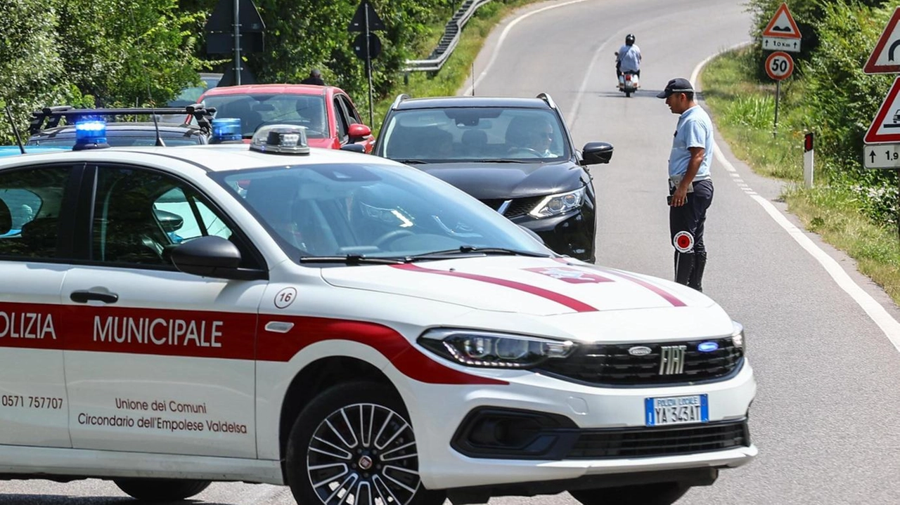 Un Comune delle dimensioni di San Miniato dovrebbe avere in servizio 27 unità. Con il concorso che si svolgerà a settembre arriveranno le prime tre assunzioni. . Un Comune delle dimensioni di San Miniato dovrebbe avere in servizio 27 unità. Con il concorso che si svolgerà a settembre arriveranno le prime tre assunzioni. .