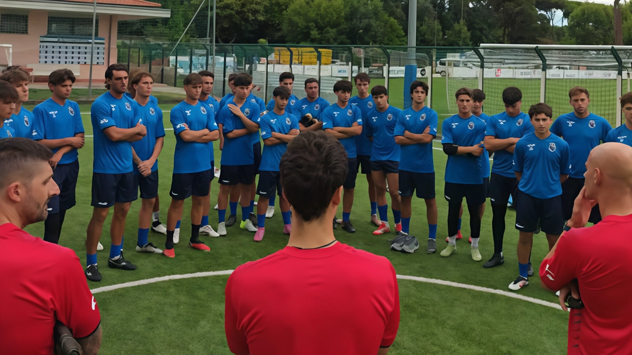 La rosa del Real Forte dei Marmi Querceta che si sta allenando dal 28 luglio agli ordini del nuovo mister Matteo Verdi e del suo staff tecnico