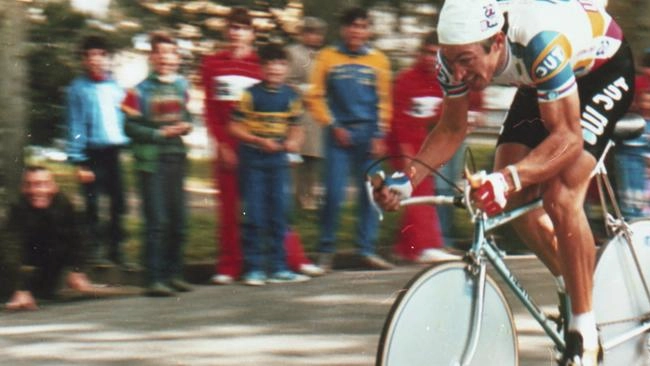 Moser sfreccia sulle Mura nel 1985 con una delle primi biciclette con ruote lenticolari Moser sfreccia sulle Mura nel 1985 con una delle primi biciclette con ruote lenticolari