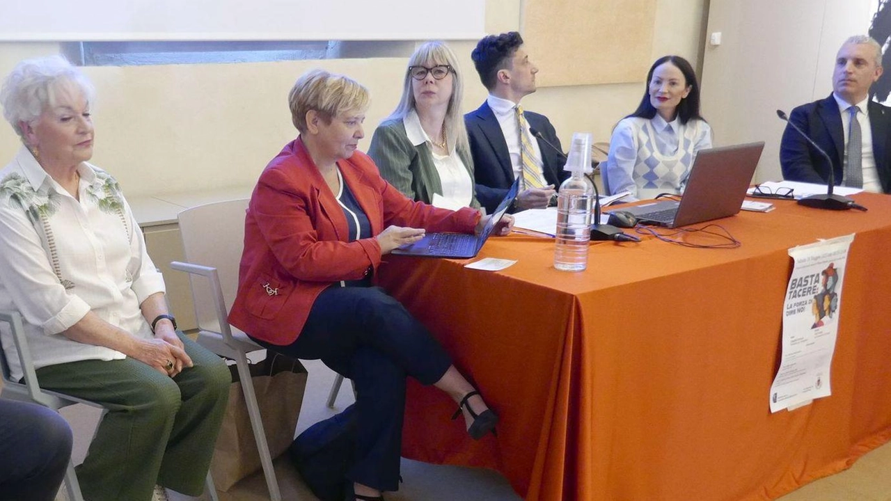 L’associazione Prospettive incontra la presidente della Commissione d’inchiesta sui femminicidi L’associazione Prospettive incontra la presidente della Commissione d’inchiesta sui femminicidi