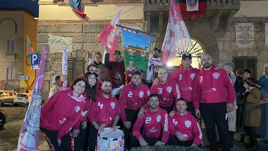 Un rione di Sinalunga alla Carriera di San Martino dello scorso anno, grande festa dei nove rioni Un rione di Sinalunga alla Carriera di San Martino dello scorso anno, grande festa dei nove rioni