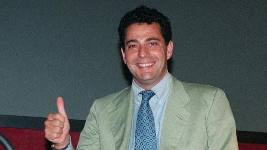 Giovanni Alberto Agnelli quando era alla guida della Piaggio di Pontedera per il lancio di una moderna Vespa Giovanni Alberto Agnelli quando era alla guida della Piaggio di Pontedera per il lancio di una moderna Vespa