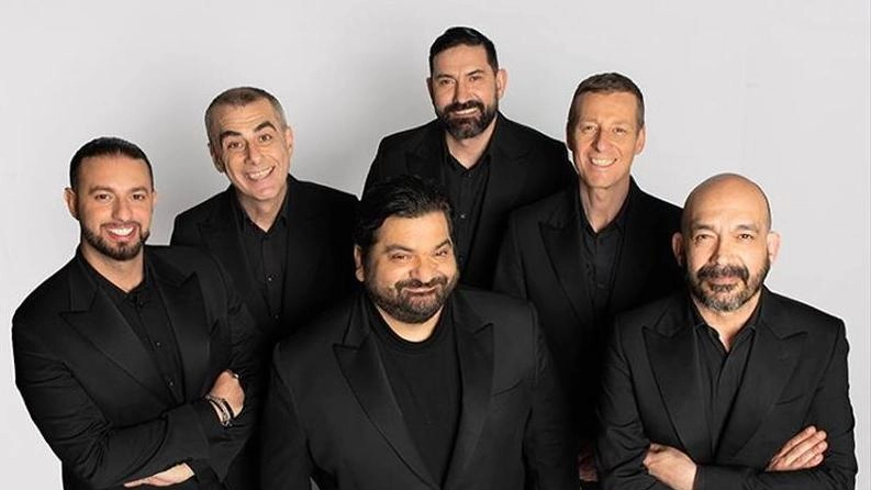 Oggi sul palco il sassofonista inglese insieme alla sua band: tuffo negli anni ’40 e ’50. Domani tocca al gruppo salernitano. "Le mode non le seguiamo, restiamo sempre noi". Oggi sul palco il sassofonista inglese insieme alla sua band: tuffo negli anni ’40 e ’50. Domani tocca al gruppo salernitano. "Le mode non le seguiamo, restiamo sempre noi".