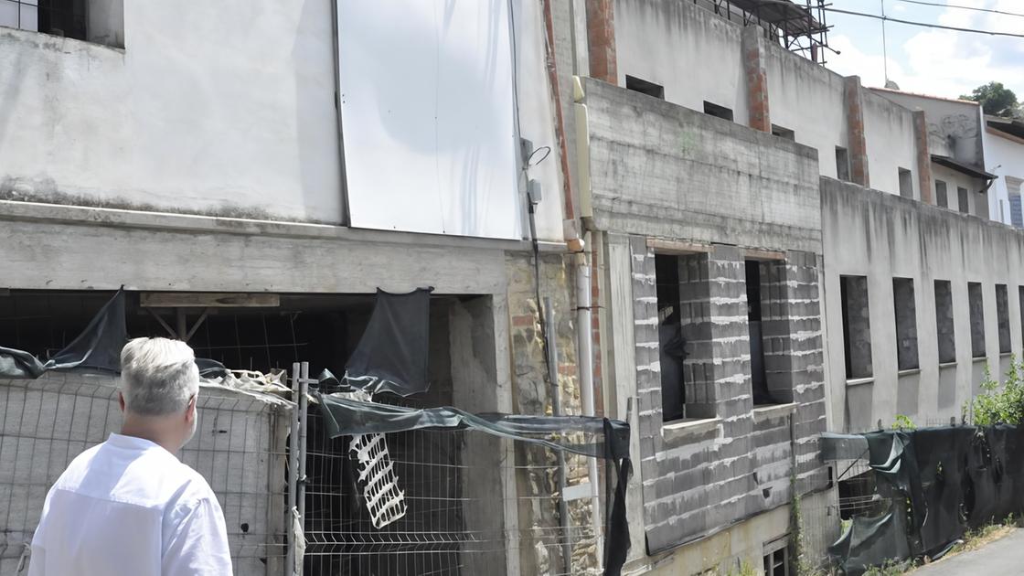 "Degrado nel cantiere abbandonato". Il caso finisce in Consiglio comunale "Degrado nel cantiere abbandonato". Il caso finisce in Consiglio comunale