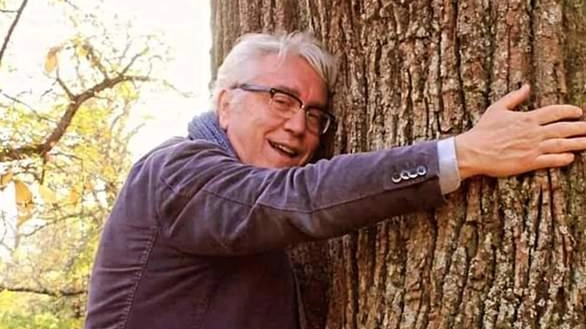 Il borgo montano di Sassalbo, nel Parco Nazionale dell’Appennino Tosco-Emiliano, celebra la Festa delle Castagne il 1° novembre con tradizioni secolari, bancarelle di street food e laboratori per i più piccoli. Il borgo montano di Sassalbo, nel Parco Nazionale dell’Appennino Tosco-Emiliano, celebra la Festa delle Castagne il 1° novembre con tradizioni secolari, bancarelle di street food e laboratori per i più piccoli.