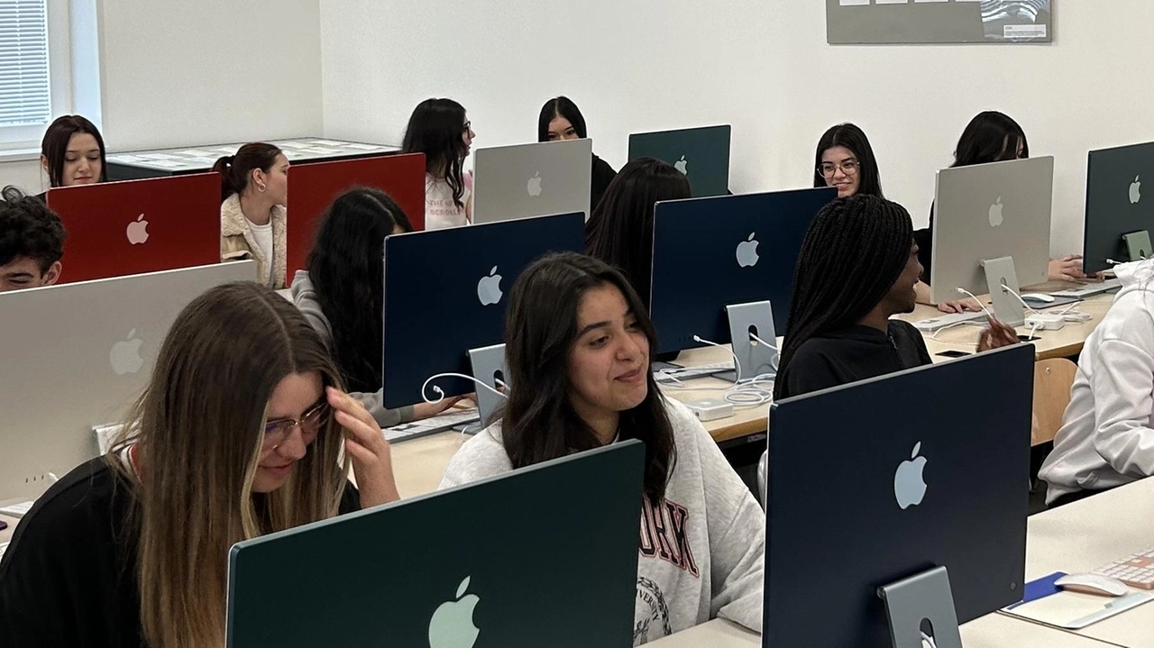 Il "famigerato" algoritmo assegna supplenze docenti a Perugia, con focus sul sostegno. Flc Cgil chiede più stabilità con assunzioni a tempo indeterminato per garantire continuità didattica. Il "famigerato" algoritmo assegna supplenze docenti a Perugia, con focus sul sostegno. Flc Cgil chiede più stabilità con assunzioni a tempo indeterminato per garantire continuità didattica.
