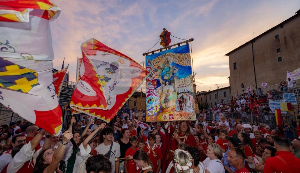 Sarteano, Betti e Shakira portano San Lorenzo sul tetto della Giostra