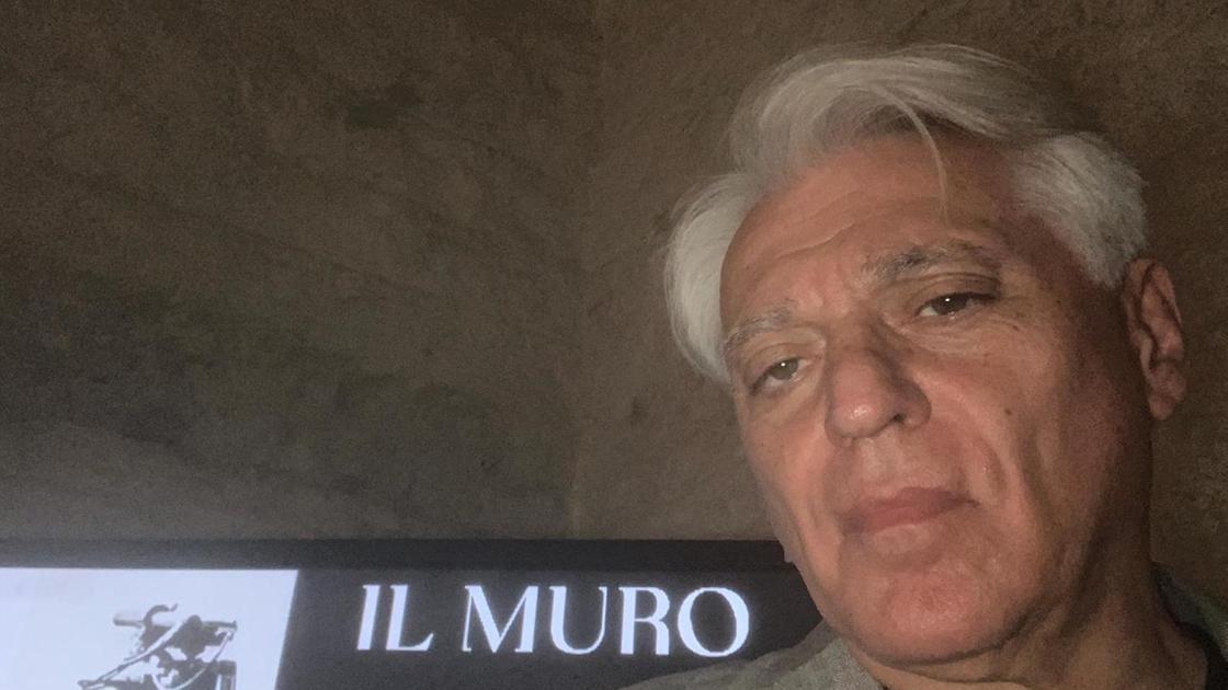 Ugo De Vita al Castello. E il "Muro" emoziona Ugo De Vita al Castello. E il "Muro" emoziona
