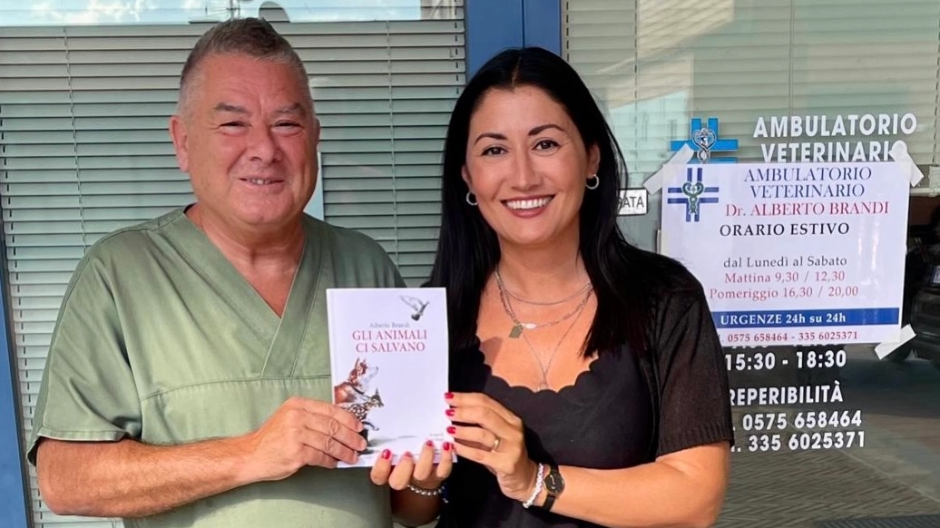 Il veterinario Alberto Brandi ha scritto il libro insieme a Elena Giogli, regista e autrice Rai Il veterinario Alberto Brandi ha scritto il libro insieme a Elena Giogli, regista e autrice Rai